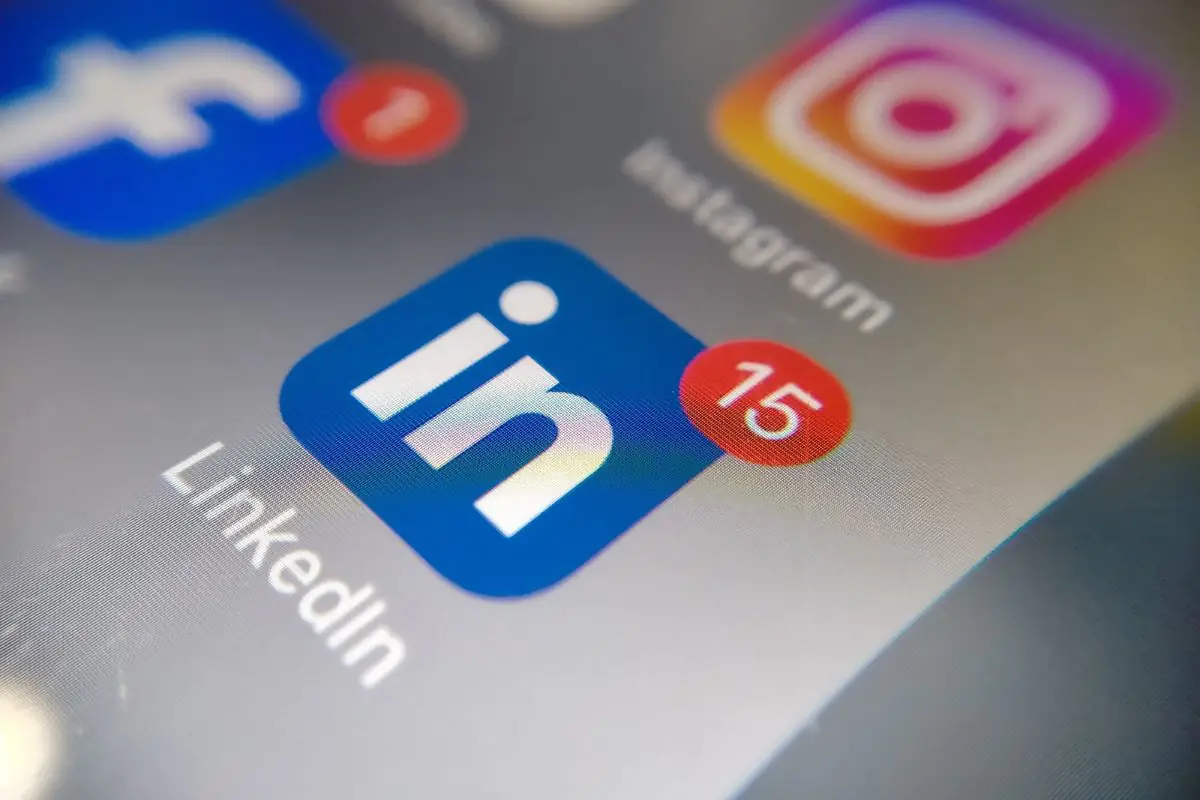 Aggiornare il profilo senza allertare il tuo attuale capo