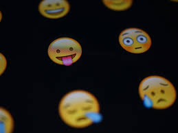 Usare emoji nel profilo LinkedIn: sì o no?