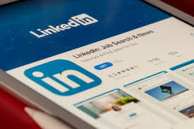 Consigli per mantenere coerente il personal brand tra LinkedIn e altri social